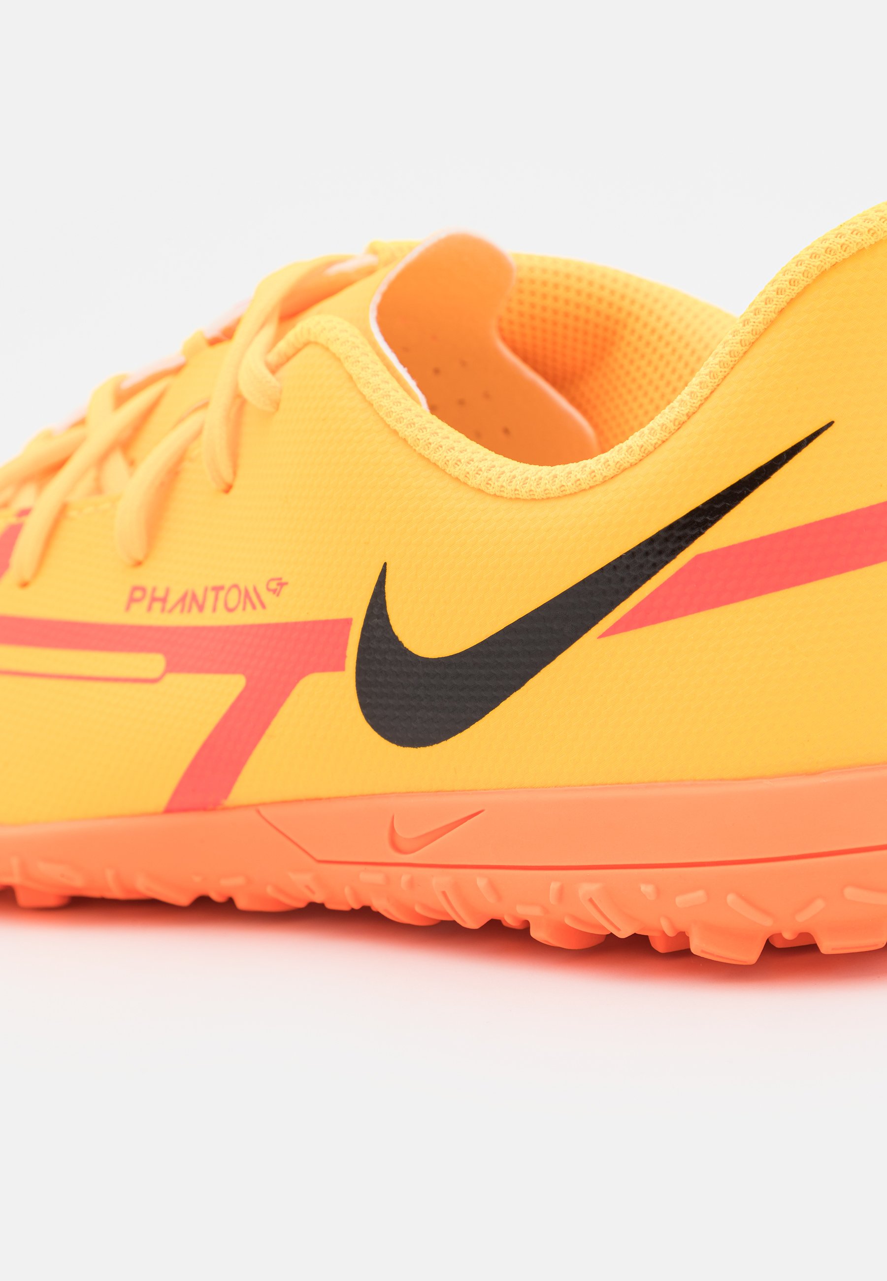 Comprar Botas Fútbol Nike JR Phantom Venom Club Turf Niño por 23,95 €