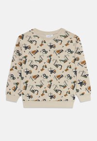 Beige Sweatshirt mit wiederholten Illustrationen von Baumaschinen, Bäumen und Mustern in dunkelgrün, braun und schwarz. Baumwolltextur.
