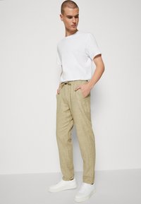 Selected Homme SLH SLIM TAPE BRODY PANT - Trousers - olive branch/oatmeal