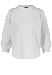 Weißer Pullover mit hohem Kragen, langen puffartigen Ärmeln und lässiger Passform. Gefertigt aus einem strukturierten, leichten Stoff mit Glanz.
