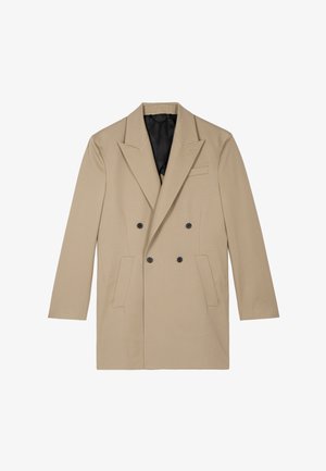 Abrigo beige de doble botonadura con solapas con muesca, botones negros y dos bolsillos delanteros; presenta una textura suave y un ajuste entallado.