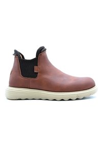 Bottine en cuir marron avec un côté élastique noir texturé, une semelle rembourrée crème et un bout arrondi lisse. Dispose d'une languette sur le talon.