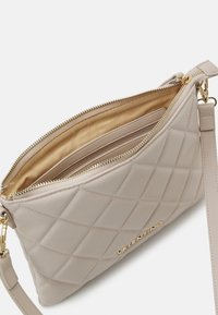 Valentino Bags OCARINA - Torba čez telo - ecru