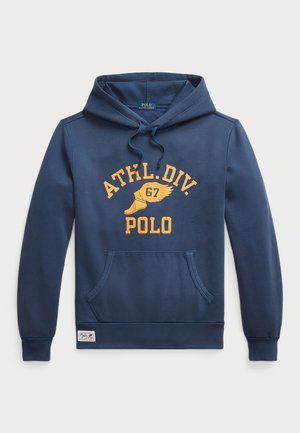 Tengerészkék kapucnis pulóver pamut keverékből, elülső kenguruzsebbel, narancssárga grafikai szöveggel: "ATHL.DIV. 67 POLO" és húzókábellel ellátott kapucnival.
