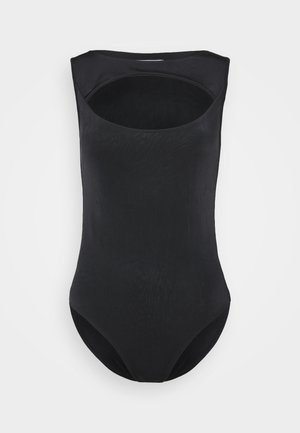 Body sans manches noir avec un large décolleté arrondi et un tissu lisse, présenté à plat sur un fond blanc.