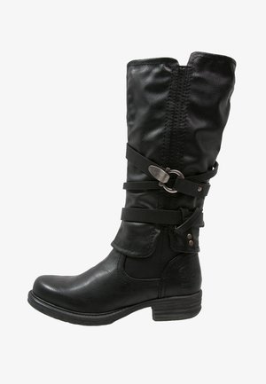 Hohe schwarze Lederstiefel mit runder Kappe, ausgestattet mit einem seitlichen Reißverschluss, Riemenakzenten mit einer Metall-Schnalle und einem niedrigen Blockabsatz.