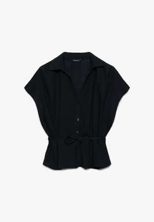 Blouse noire à manches courtes avec col, fermeture boutonnée devant et ceinture nouée à la taille, posée à plat sur fond blanc.
