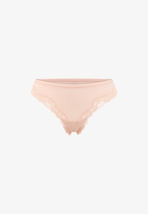 Ropa interior femenina estilo bikini de color rosa claro con ribete de encaje a lo largo de las aberturas de las piernas y tela lisa en la parte delantera y los laterales.