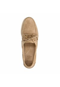Beige Wildlederschuh mit runder Zehenpartie, Schnürdesign und perforierter Textur im Inneren. Minimalistischer und lässiger Stil.