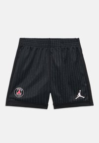 Juodi sportiniai šortai su vertikaliomis dryželėmis, kuriuose yra „Paris Saint-Germain“ logotipas ir balta „Jumpman“ emblema. Elastinga liemens juosta, tekstūruota medžiaga.