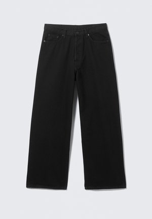 Pantalons en denim noir à jambes larges avec une taille haute, un design à cinq poches et des coutures discrètes. Le tissu a une finition lisse et légèrement texturée.