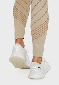 SQUATPROOF RUNNER SEAMLESS HIGH WAISTED  - Tajice - beige