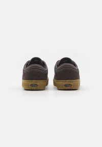 Vans ROWLEY CLASSIC UNISEX - Joggesko - chocolate/white