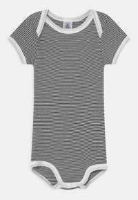 Kortärmad babybody i mörkgrå och vita ränder, tillverkad av bomull, med vita kanter och tryckknappar i botten.