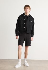 Thumbnail Image 3