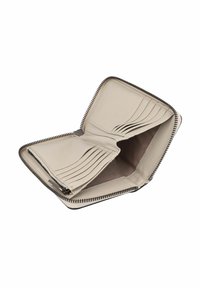 Monedero con cierre de cremallera en suave cuero beige, que incluye múltiples ranuras para tarjetas y un interior liso. Cierre de cremallera metálico resistente.