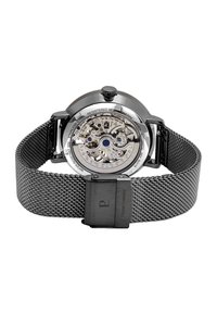 Stålur med meshrem, gennemsigtig bagside der viser mekanismerne, og et rundt urkasse. Har en sort finish og blå detaljer.