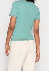 BDG Urban Outfitters T-shirt med print - mottled teal