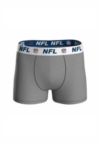 Bóxer gris con cinturilla blanca que presenta el texto repetido "NFL" en azul y logotipos del escudo de la NFL en rojo, blanco y azul.