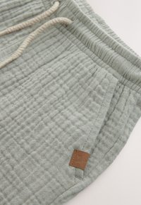 Non sélectionné, sage green