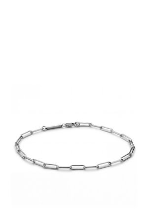 Hopeinen ketjukoru, jossa on pitkänomaiset ovaalit linkit ja hummeriklipsi valkoisella taustalla.