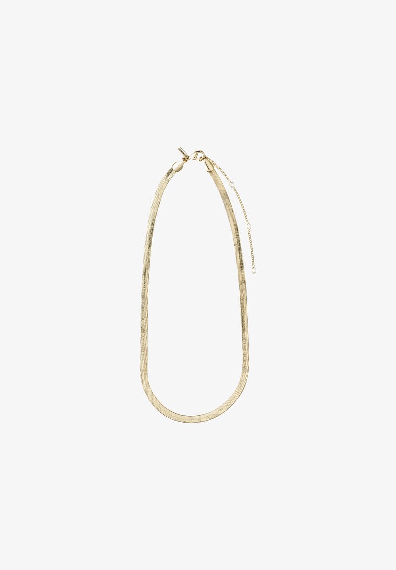 Collier chaîne plate ton or avec fermoir mousqueton et chaîne d'extension ajustable sur fond blanc.