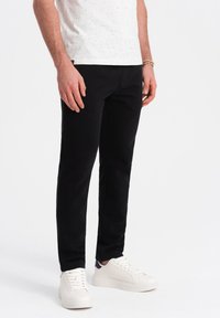 Unausgewählt, black