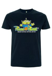 Svart bomull T-shirt med en färgglad grafik av en grön alien med tre ögon, märkt "Pizza Planet" och text nedanför. Kortärmad.