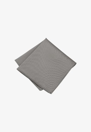 Graue Serviette mit einem strukturierten, wellenförmigen Muster. Aus Stoff gefertigt, ordentlich gefaltet und mit sauberen Kanten. Geeignet zum Essen oder als Dekoration.