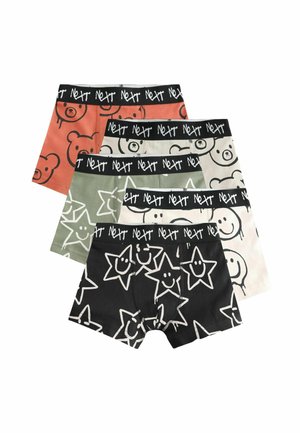 Fem par drengeboxershorts med sorte linninger med "Next" logo, designs inkluderer bjørne, stjerner og smileys i forskellige farver.