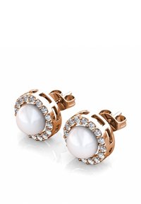Orecchini a forma di perno in oro rosa con una grande perla al centro, circondata da un alone di cristalli trasparenti. Texture liscia con finitura lucida.