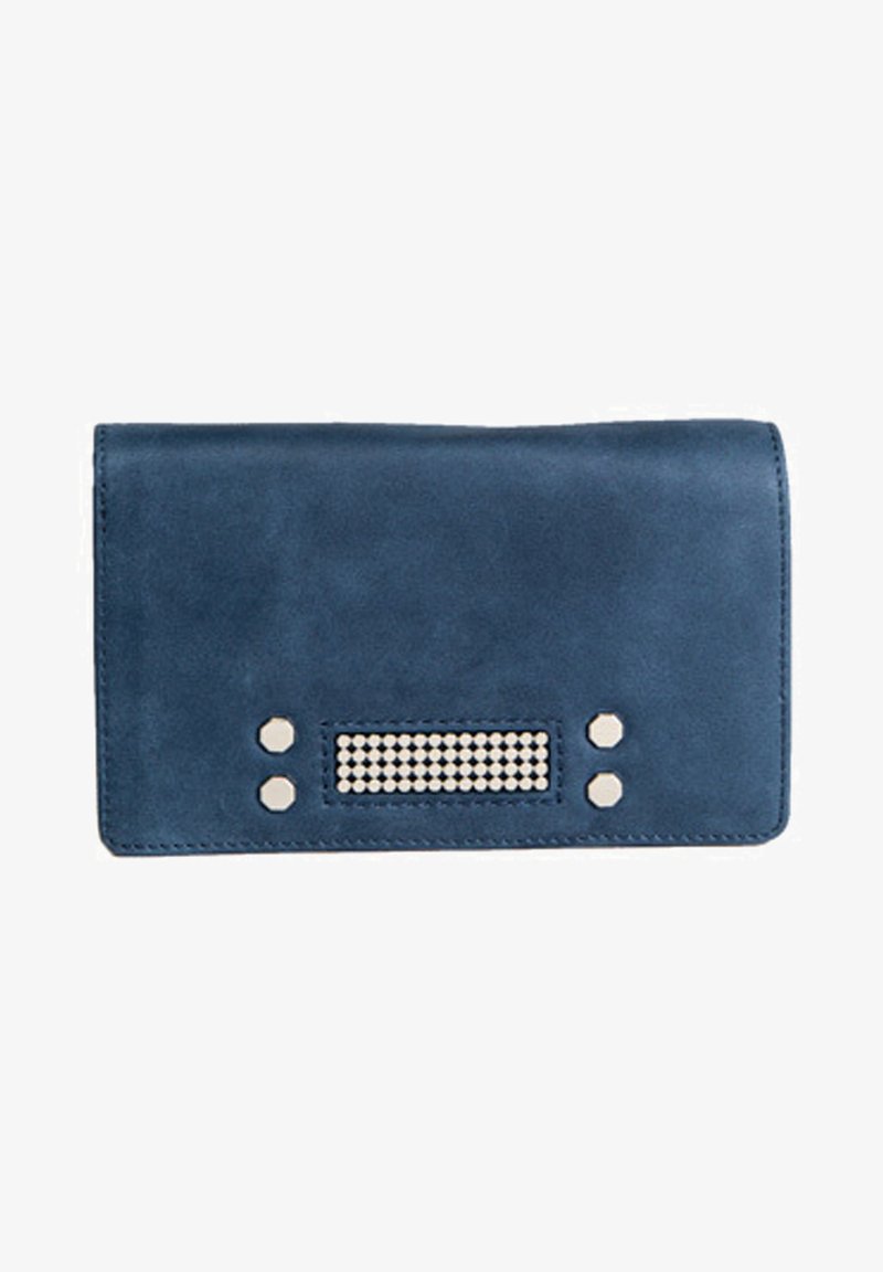 Blauwe suede portemonnee met een rechthoekige vorm, zilveren studs accenten en een textuurdecoratie in het midden. Heeft gladde randen.