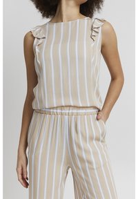 Top a righe beige con dettagli arricciati sulle spalle, caratterizzato da strisce azzurro chiaro, vestibilità rilassata e tessuto dalla texture liscia.