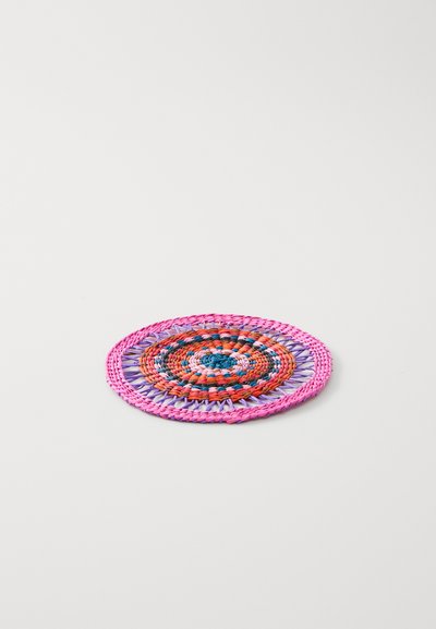 Round woven mat featuring vibrant pink, orange, and blue colors. Made of textured fibers, it displays concentric circular patterns.