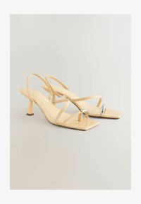 Selezionato, buttermilk yellow