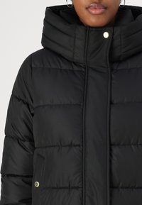 Barbour International LONGLINE BARRON PUFFER - Zimní kabát - black