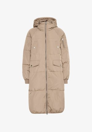 Manteau matelassé beige avec capuche, fermeture éclair frontale complète, poches latérales et poitrine, poignets côtelés et texture matelassée ; design jusqu'aux genoux.