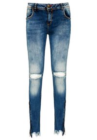 Smaljeans i blå denim med en blekt tvätt, med knäskador och fransade fållar, avslutade med sidodragkedjor för extra detalj.