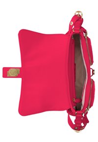 Bolso de mano sintético rosa con herrajes dorados, un interior espacioso, bolsillo con cremallera y exterior texturizado. Cuenta con una correa para el hombro ajustable.