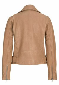 Šviesiai ruda odinė striukė su prigludusia forma, turinti užnugario siuvinėjimą, subtilias siūles ir užtrauktukus ant rankovių. Lygus paviršius su klasikiniu siluetu.