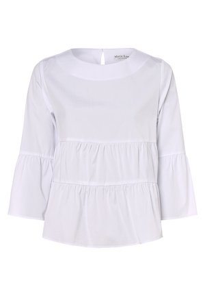 Valkoinen pitkähihainen pusero, jossa kerrokselliset röyhelödetaalit ja pyöreä kaula-aukko, takana nappikiinnitys avonaisella reiällä.