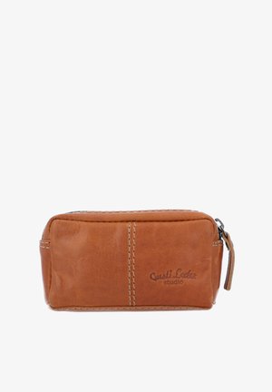 Hnědá kožená pouzdro na tužky obdélníkového tvaru, s dekorativním prošíváním a zipovým uzávěrem. Malé logo vyražené na boku.