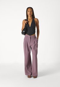 MSCH Copenhagen MIRABELLE MICHELLE PLEAT PANTS - Pantaloni - black plum