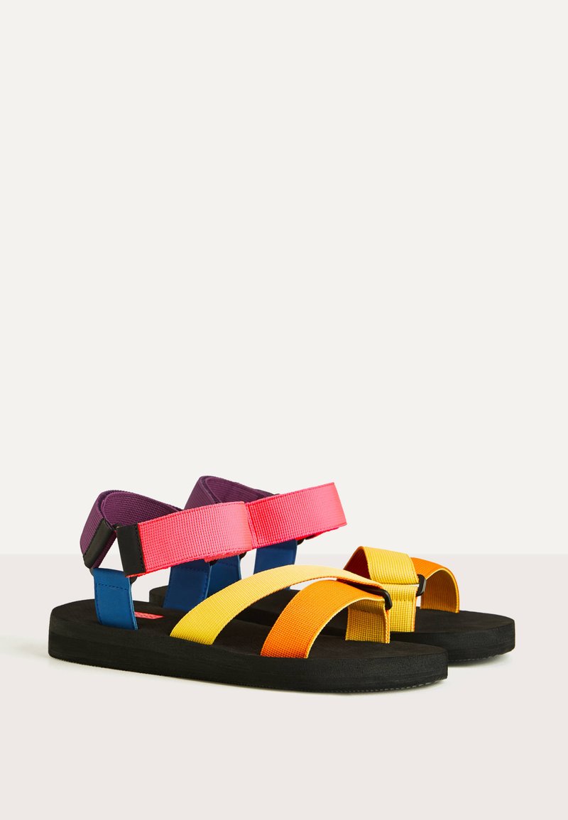 Bershka Bunte Sandalen Aus Funktionsstoff Trekkingsandale Yellow Gelb Zalando De
