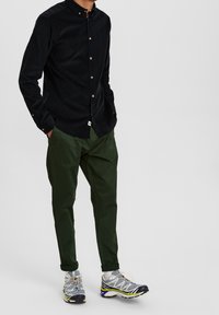 Anerkjendt Kalhoty - green
