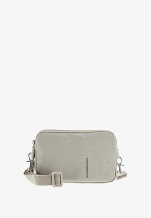Borsa a tracolla in tessuto beige con superficie testurizzata, chiusura con zip, tracolla regolabile e dettagli in metallo. Design minimalista, forma rettangolare.