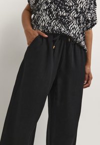 Kaffe LINY  - Kelnės - black deep