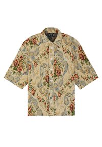Camicia a maniche corte in tessuto beige con un motivo floreale in rosso, blu e verde. Presenta una chiusura con bottoni e un design del colletto rilassato.