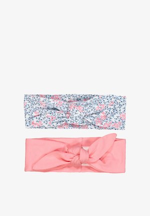 Dwa materiałowe opaski na głowę: jedna w kwiatowy wzór z różowymi i niebieskimi motywami na białym tle, a druga jednolita różowa z węzłem na środku.