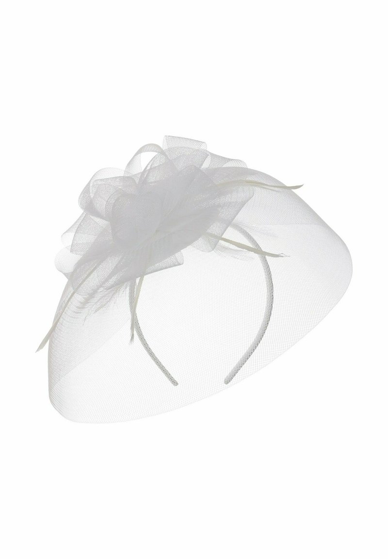 Weißer Fascinator aus gestuften Tüll, mit floralem Akzent auf einem dünnen Kopfband. Leichte und luftige Textur, ideal für formelle Anlässe.